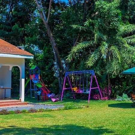 Hotel The Lit Gardens à Kisumu Extérieur photo