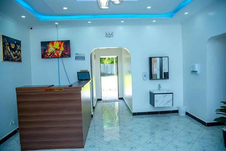 Hotel The Lit Gardens à Kisumu Extérieur photo